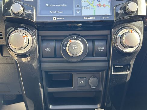 Certified 2022 Toyota 4Runner TRD Off-Road Premium w/ Moonroof Package AWD/4WD image 30