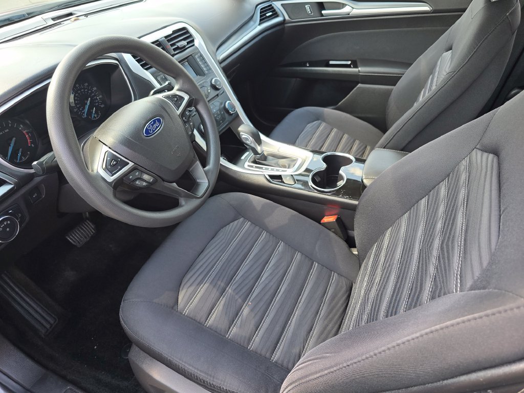 Used 2016 Ford Fusion SE FWD image 18