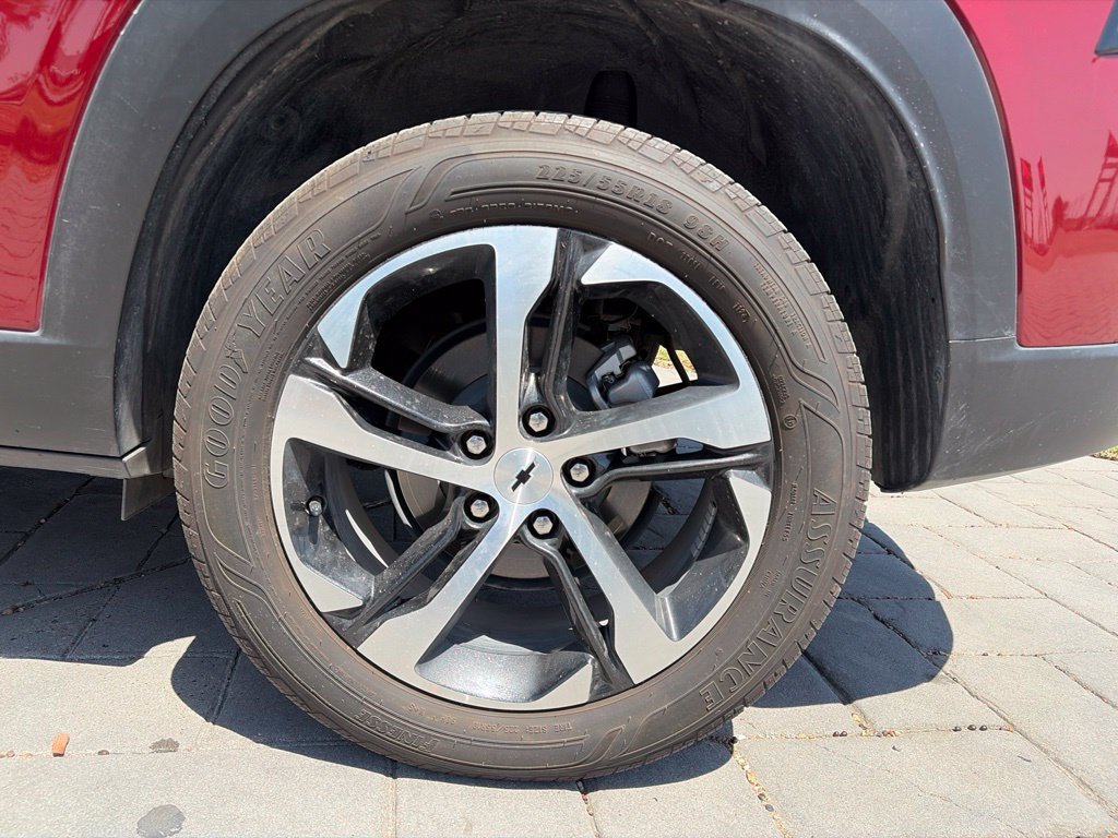 Used 2025 Chevrolet Trax RS w/ Driver Confidence Package FWD image 18