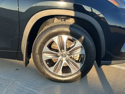 Used 2023 Toyota Highlander L image 16