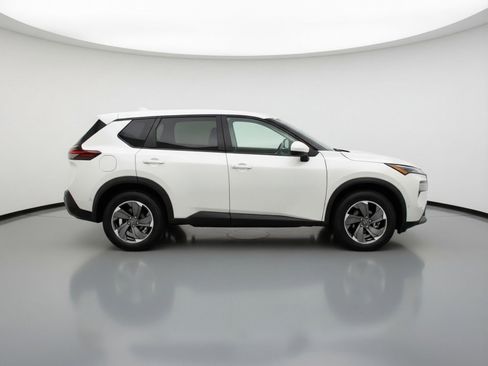 Used 2025 Nissan Rogue SV FWD image 11