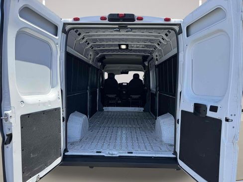 Used 2025 RAM ProMaster 2500 w/ Convenience Group FWD image 11