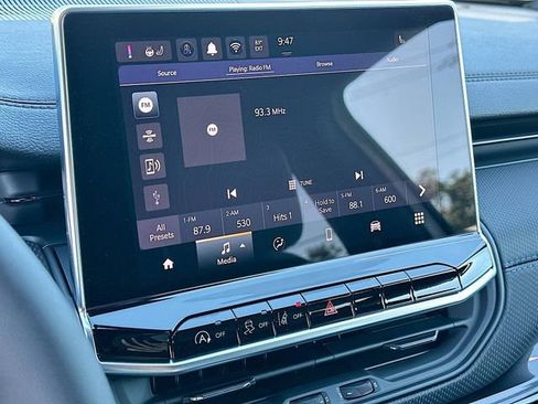 New 2026 Jeep Compass Latitude image 9