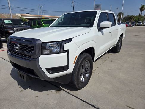 Used 2025 Nissan Frontier SV RWD image 7