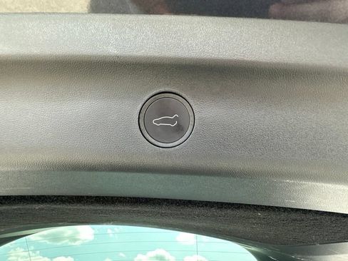 Used 2025 Tesla Model Y Long Range AWD/4WD image 11