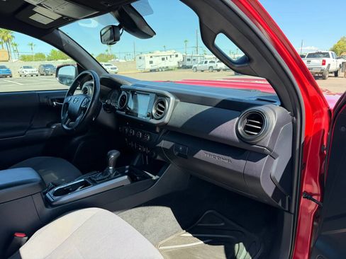 Used 2019 Toyota Tacoma TRD Sport w/ Technology Package AWD/4WD image 29