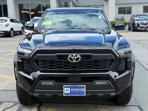 Used 2024 Toyota Tacoma TRD Off-Road w/ TRD Off Road Upgrade Package AWD/4WD image 9