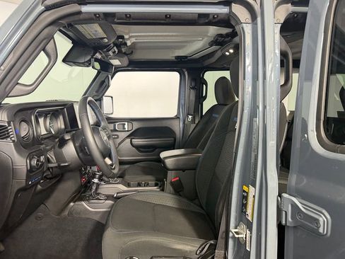 Used 2024 Jeep Wrangler Unlimited Rubicon 4xe w/ Technology Group AWD/4WD image 23