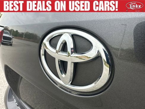 Used 2021 Toyota Highlander XLE AWD/4WD image 42