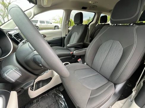 Used 2024 Chrysler Voyager LX FWD image 18