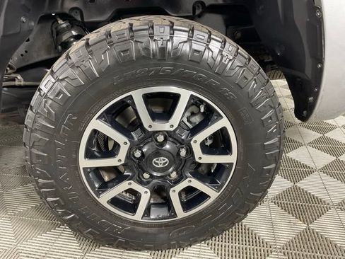Used 2017 Toyota Tundra SR5 w/ SR5 Upgrade Package RWD image 32