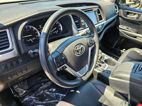 Used 2015 Toyota Highlander XLE AWD/4WD image 26
