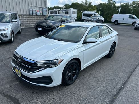 Used 2024 Volkswagen Jetta SE w/ Black Wheel Package FWD image 3