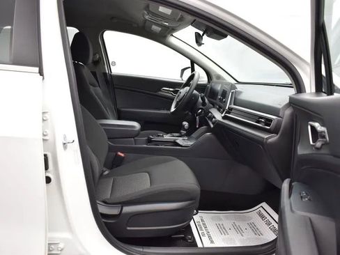 Used 2024 Kia Sportage LX image 18