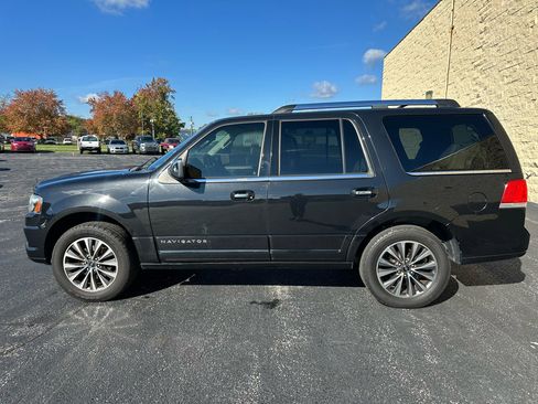 Used 2015 Lincoln Navigator 2WD image 2