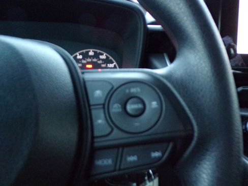 Used 2025 Toyota Corolla LE image 17