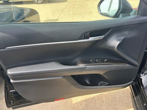 Used 2023 Toyota Camry SE image 9
