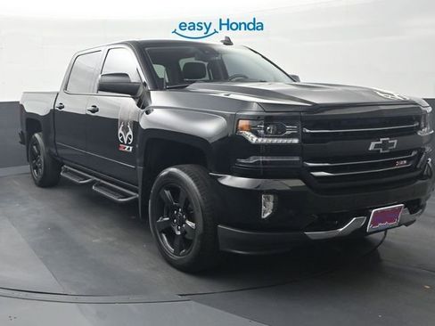 Used 2017 Chevrolet Silverado 1500 LTZ Z71 w/ Realtree Edition AWD/4WD image 2