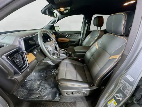 Used 2025 GMC Canyon AT4 image 15