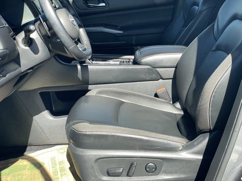 Used 2023 Nissan Pathfinder SL image 40