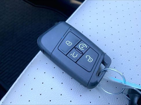 Used 2021 Volkswagen Tiguan SEL w/ 3-Row Tiguan MDO Package image 14