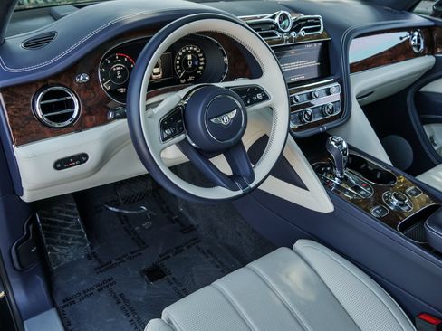 Certified 2024 Bentley Bentayga AWD/4WD image 15