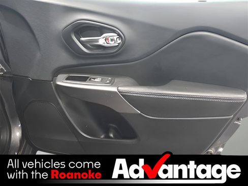 Used 2019 Jeep Cherokee Latitude Plus w/ Comfort/Convenience Group image 27