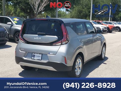 Used 2023 Kia Soul LX w/ LX Technology Package FWD image 8