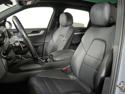 Certified 2024 Porsche Cayenne AWD/4WD image 5