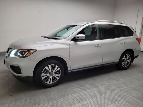 Used 2017 Nissan Pathfinder S image 2