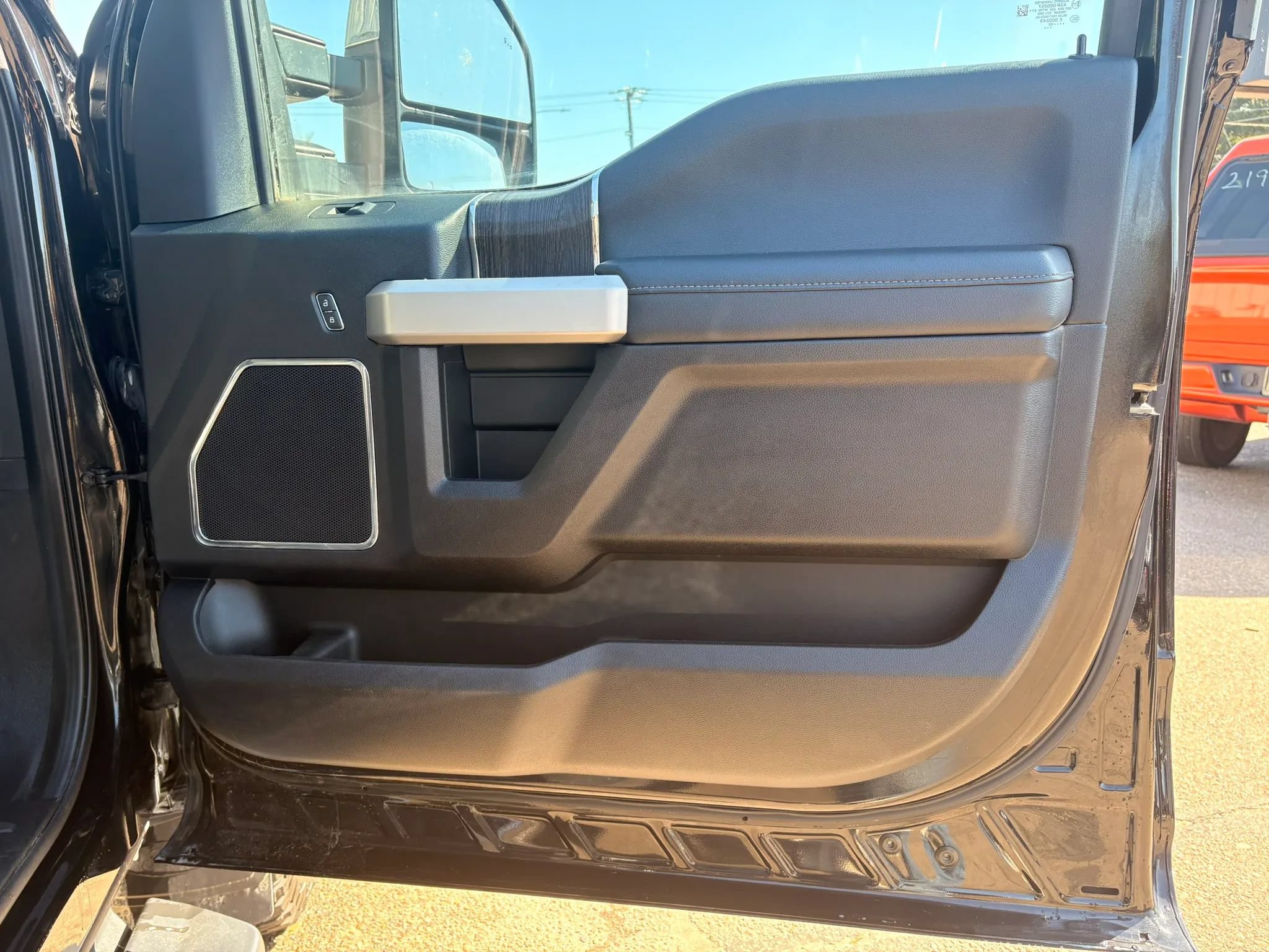 Used 2020 Ford F350 Lariat w/ Lariat Ultimate Package AWD/4WD image 11