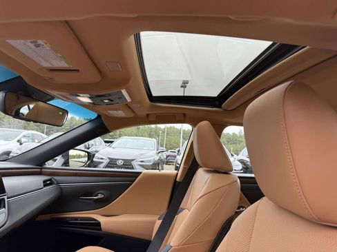 Used 2025 Lexus ES 300h w/ Premium Package image 21
