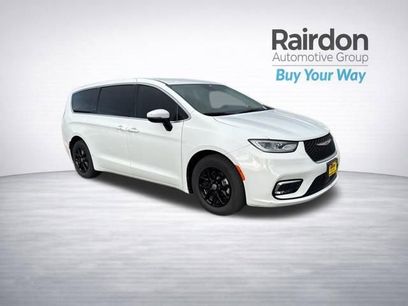 Used 2023 Chrysler Pacifica Touring-L