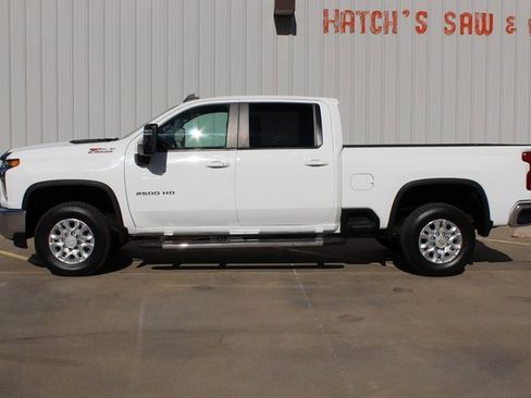 Used 2022 Chevrolet Silverado 2500 LT w/ Convenience Package image 2