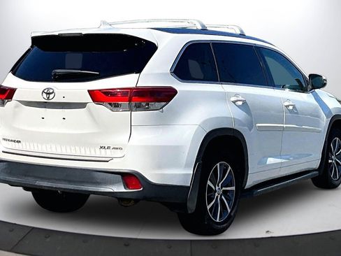 Used 2017 Toyota Highlander XLE w/ Protection Package #3 AWD/4WD image 9