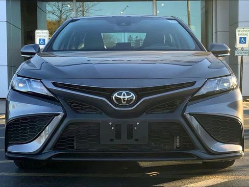 Used 2023 Toyota Camry SE image 3