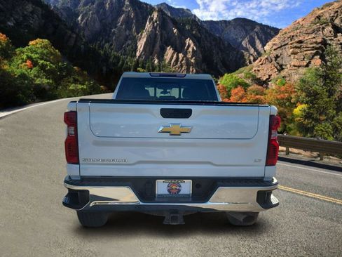 Used 2022 Chevrolet Silverado 2500 LT w/ Convenience Package AWD/4WD image 4