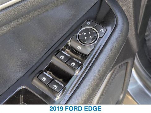 Used 2019 Ford Edge SEL image 13