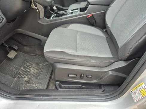 Used 2017 Ford Escape SE w/ SE Cold Weather Package FWD image 13