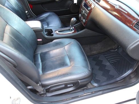 Used 2011 Chevrolet Impala LT w/ Luxury Edition Package FWD image 7