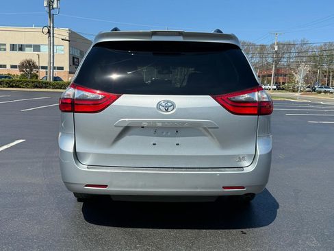 Used 2020 Toyota Sienna LE AWD/4WD image 5