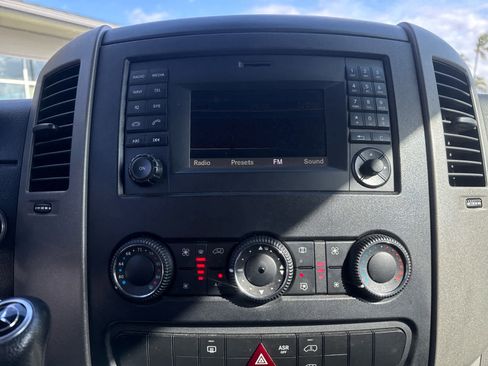 Used 2017 Mercedes-Benz Sprinter 2500 image 19