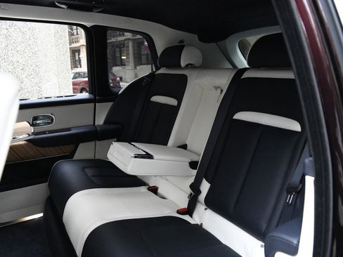 Used 2025 Rolls-Royce Cullinan image 11