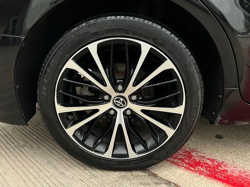 Used 2019 Toyota Camry SE image 9