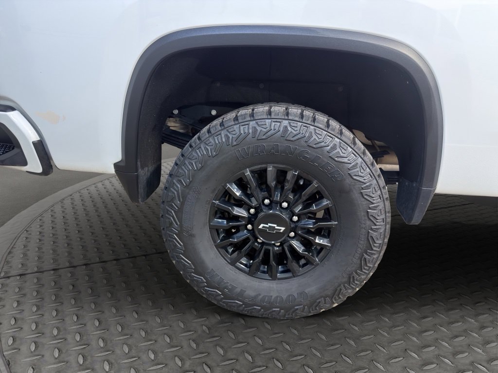 Used 2023 Chevrolet Silverado 3500 LTZ w/ LTZ Plus Package AWD/4WD image 22