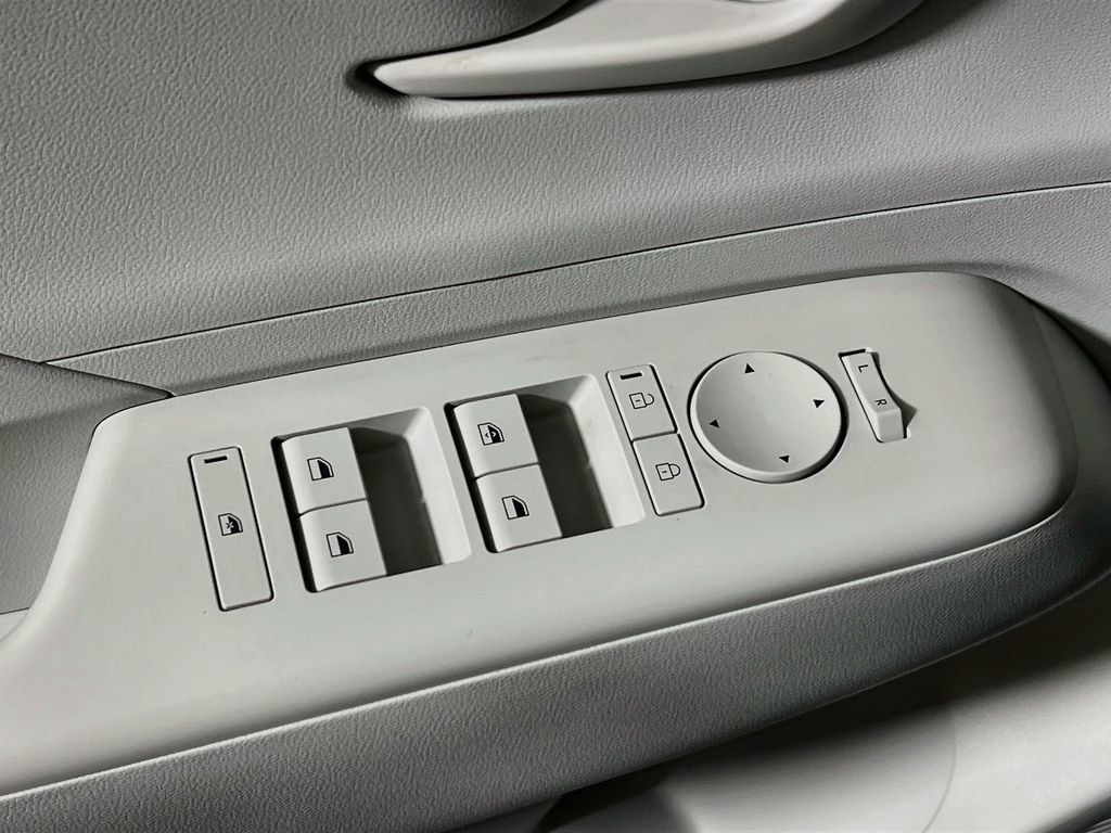 Used 2024 Hyundai Kona SEL FWD image 17