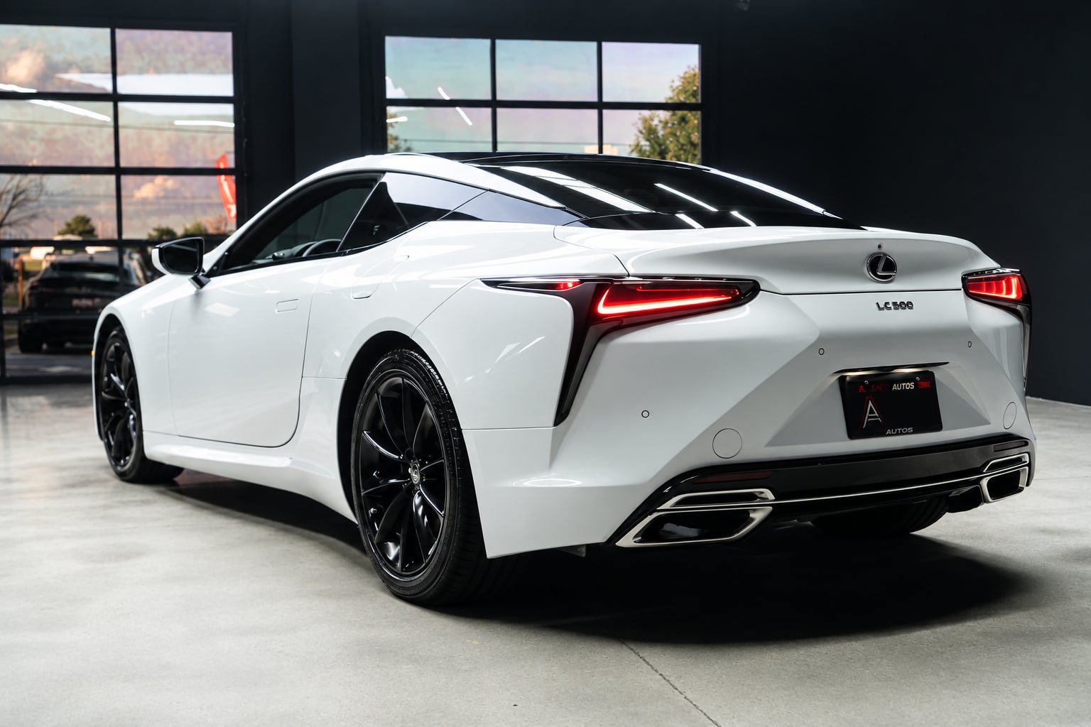 Used 2018 Lexus LC 500 Coupe w/ Touring Package RWD image 8