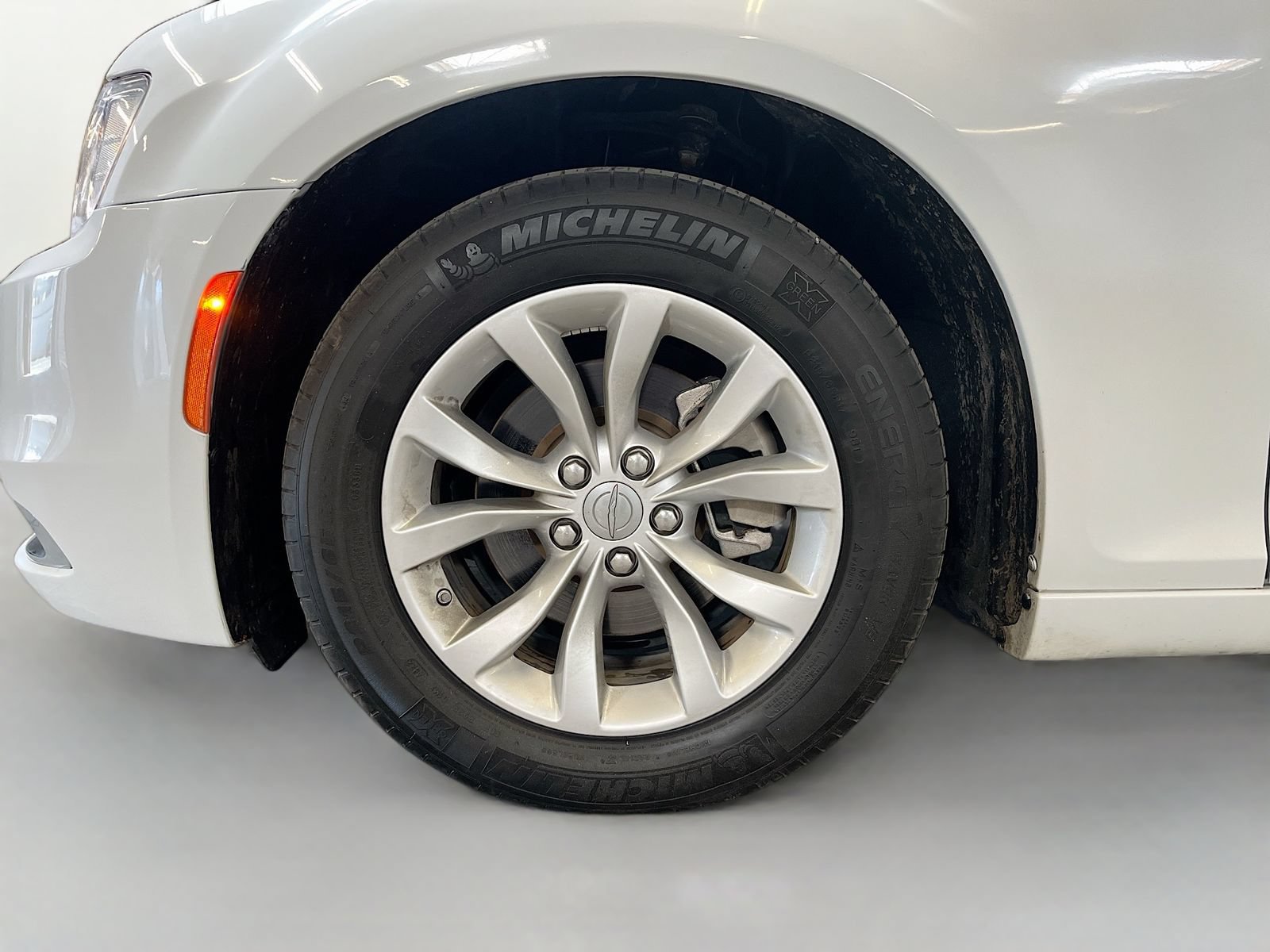 Used 2023 Chrysler 300 Touring RWD image 29