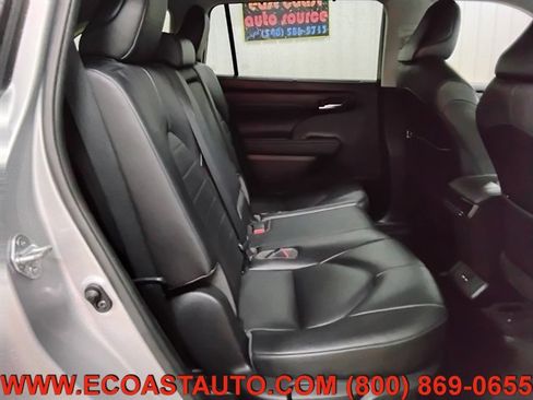 Used 2021 Toyota Highlander XLE image 16