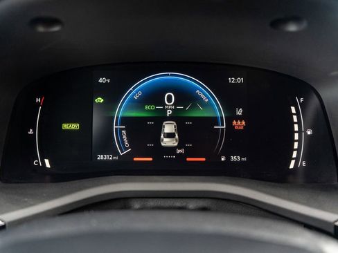 Used 2025 Toyota Camry SE image 23